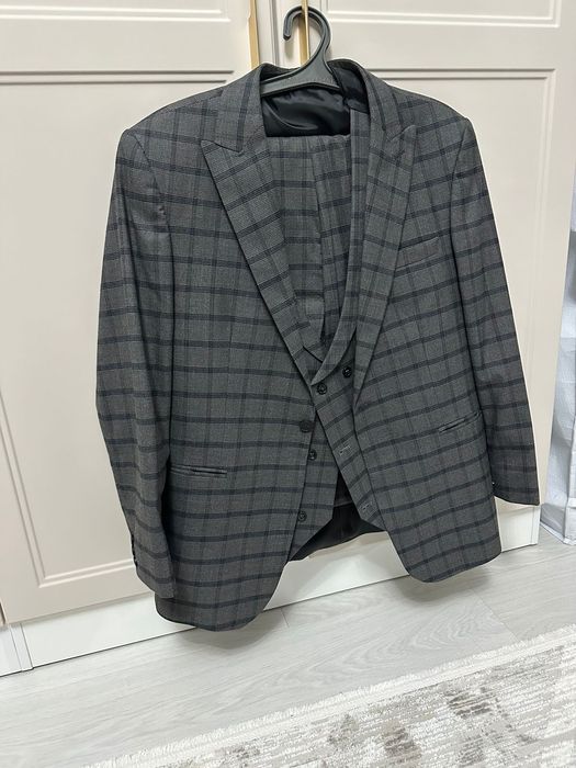 Костюм тройка новая