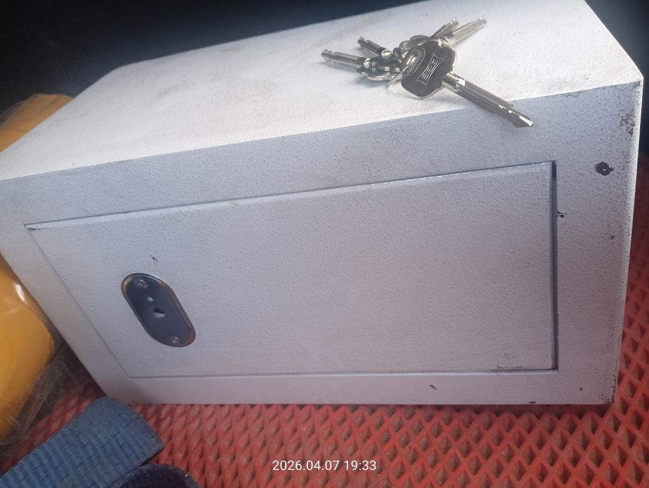 Продам сеиф новый