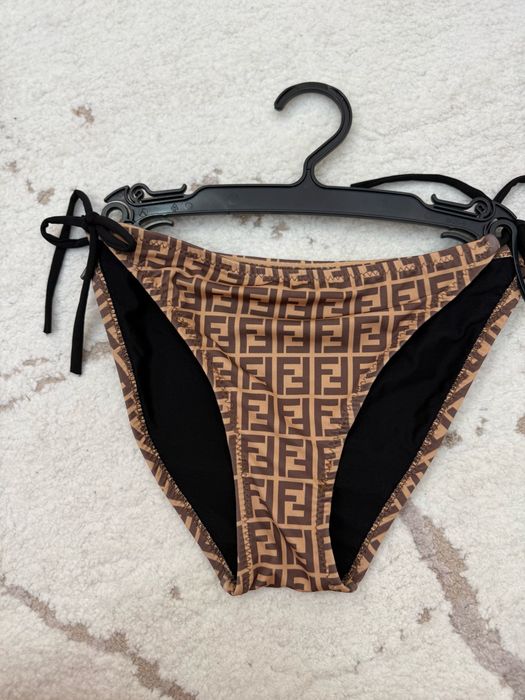Costum de baie din doua piese