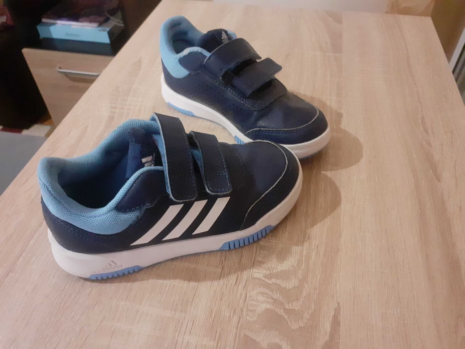 Маратонки ADIDAS номер 30.5