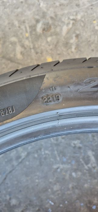 2 anvelope vara Pirelli 285/35/20.Pretul este pe bucata.