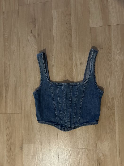 Топове тип корсет