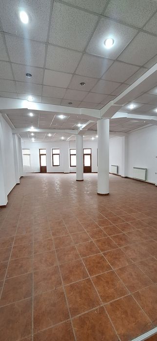 Închiriez spațiu comercial ultracentral str. Cuza Voda