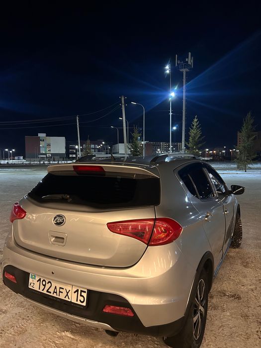 Продам машину Lifan x50