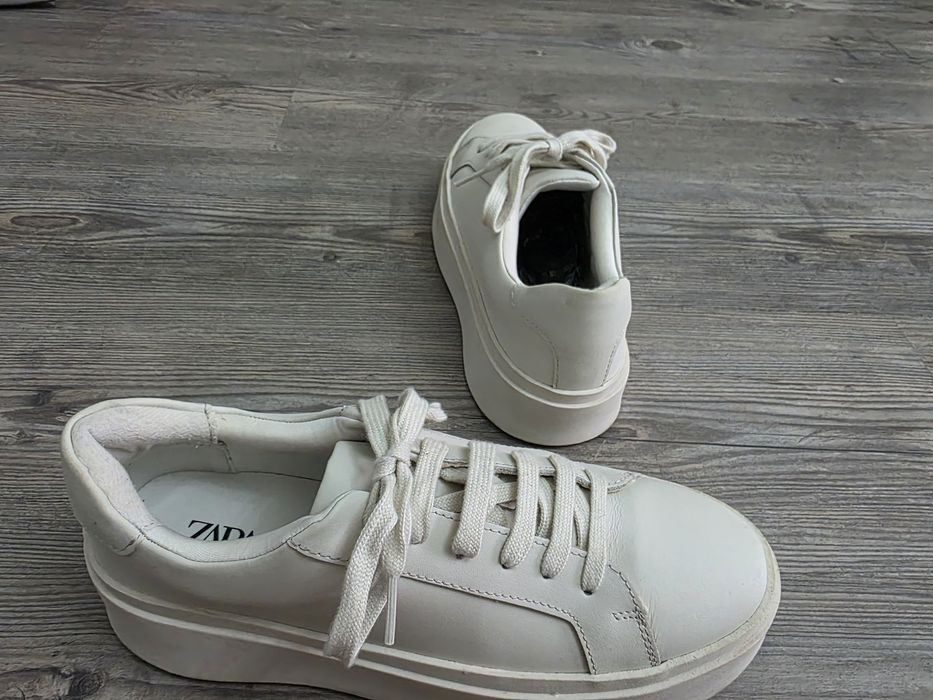 Zara,nr 41, merg 41-42, piele , minunatiiii,foarte usori si comozi,  i