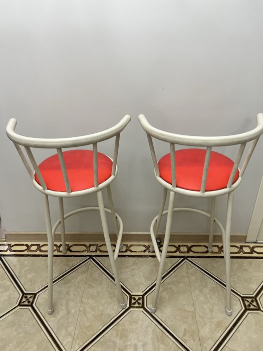 Продам барные 2стула для кухни