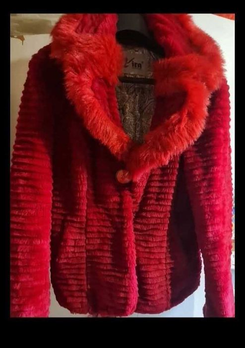 Топло дамско еко палто