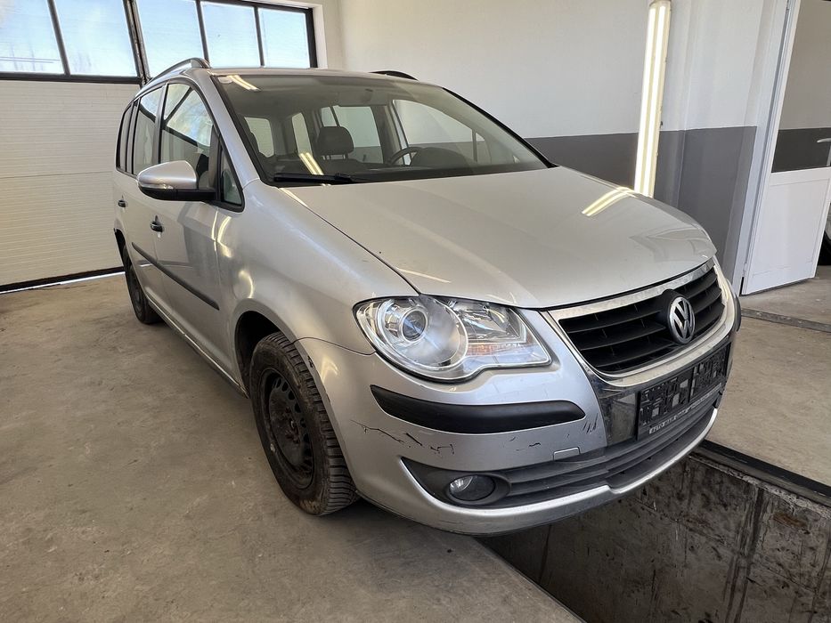 VW Touran 2010г 1.9TDi BLS 6ск
