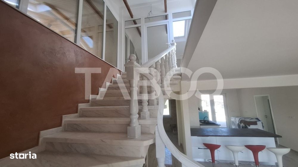 Casa de vanzare 405 mp utili 2 garaje 250 mp terase Slimnic Sibiu