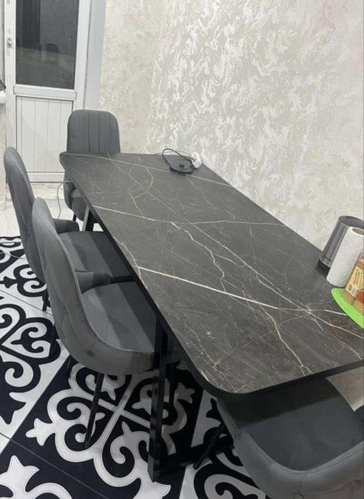 Продам кухонный стол