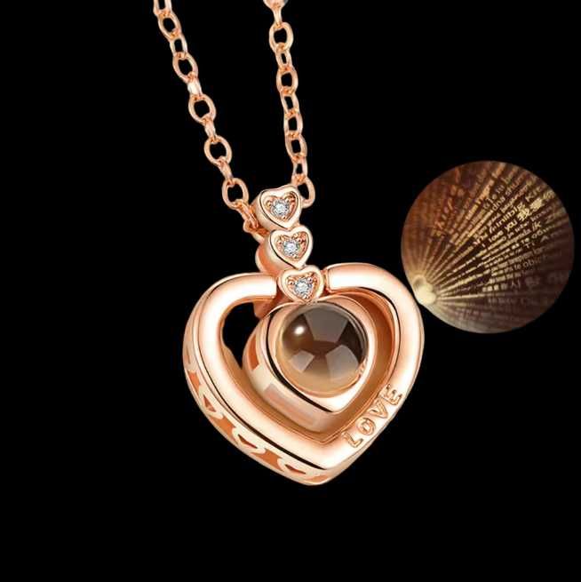 Colier cu pandantiv special cu proiecție „I Love You” în 100 de limbi.