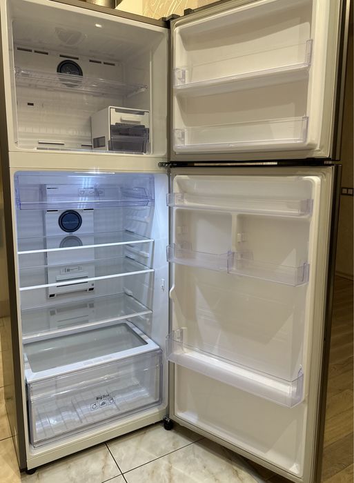 Холодильник Samsung