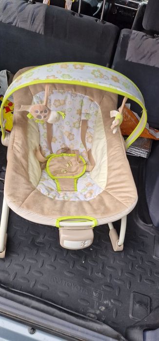 Бебешки шезлонг с вибрация и мелодии