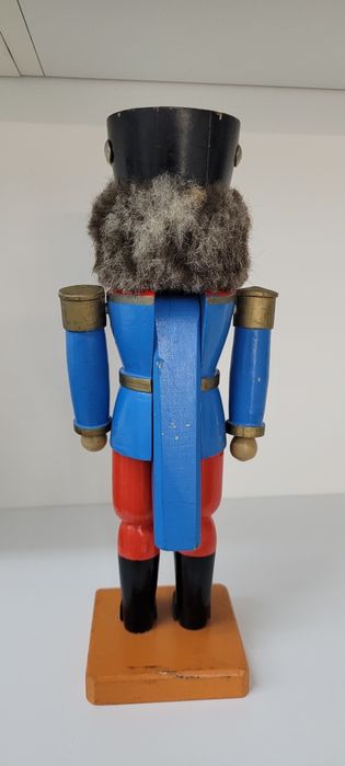 Spargator de nuci artizanat