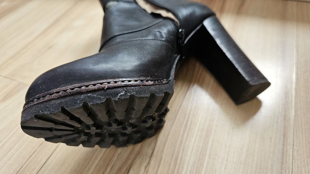 Дамски боти на ток