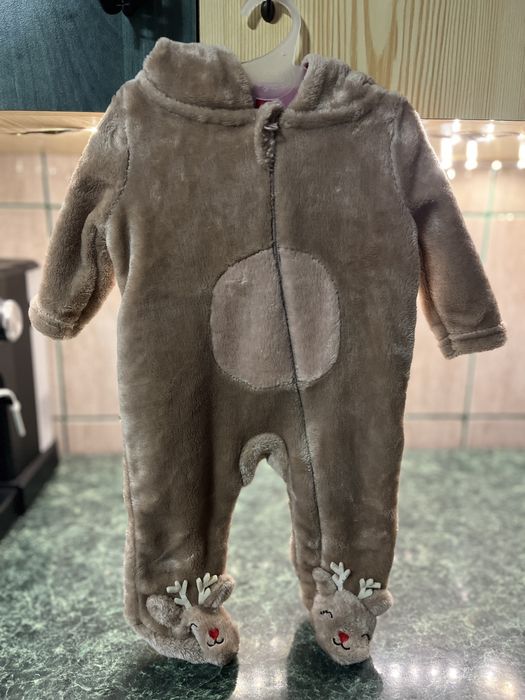 Caciula si salopeta pentru bebelusi