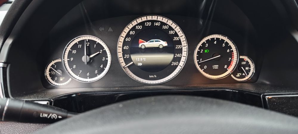 Mercedes E200 avariat