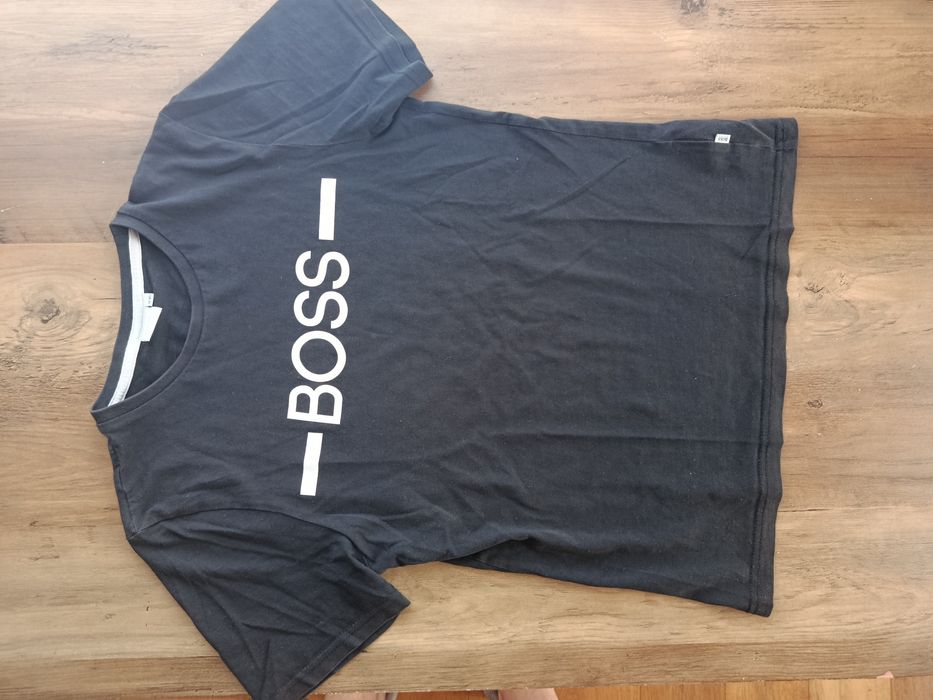 Vând set de tricouri boss originale