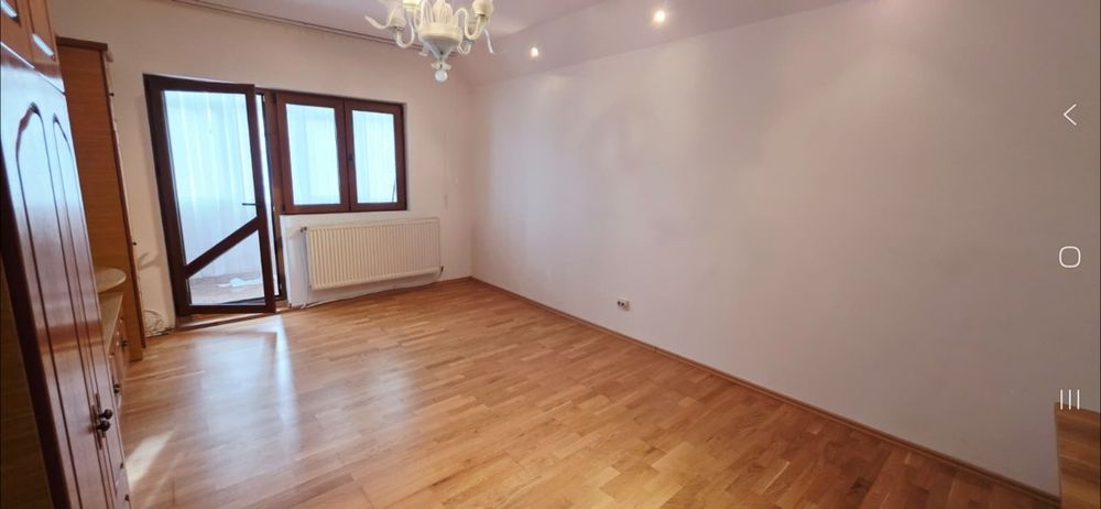 Miorita  PTTR  decomandat, centrala, liber