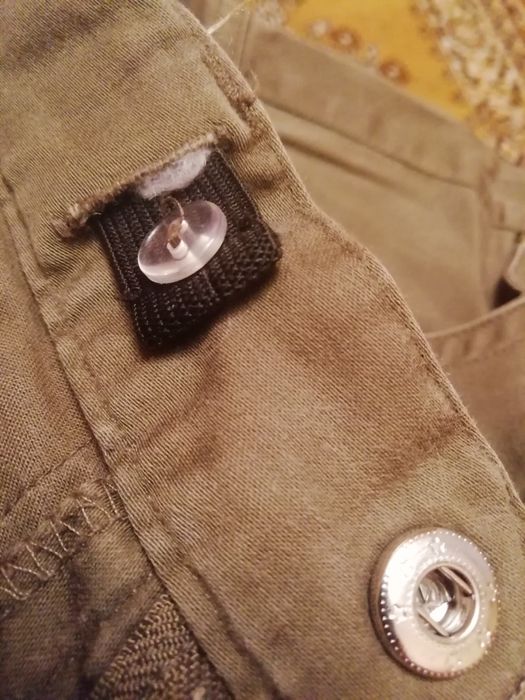 Брюки цвета хаки