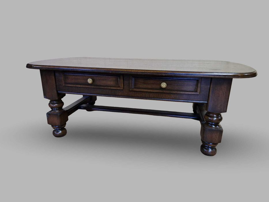 Дъбова холна маса с два броя чекмеджета