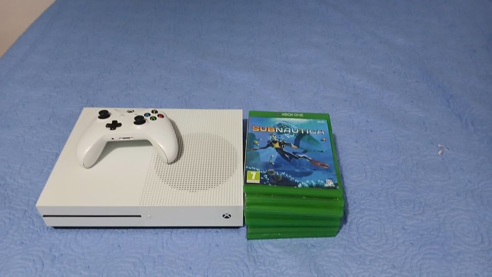 vand xbox one S 500 gb + controler + 8 jocuri