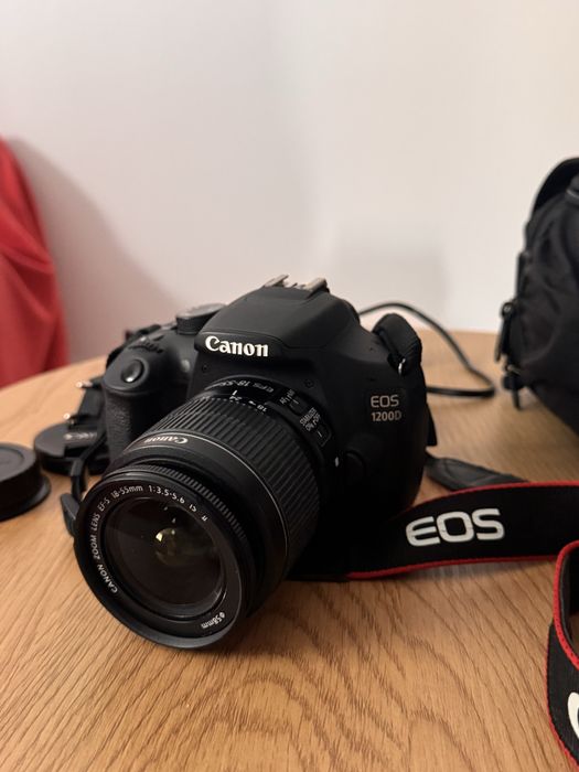 Canon EOS 1200D + obiectiv + accesorii, stare impecabila