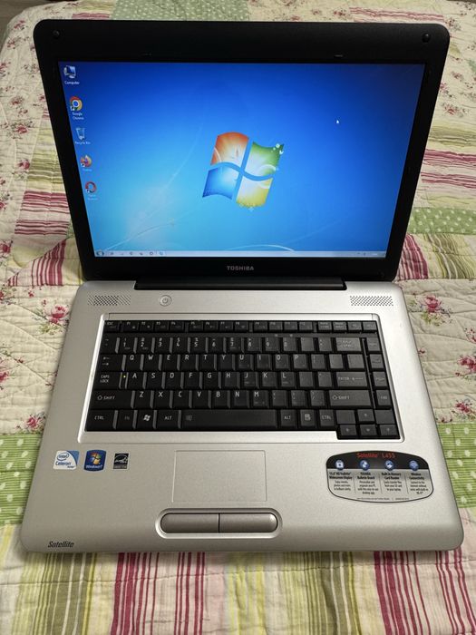 Vand urgent laptop stare excelenta nu e spart/lovit