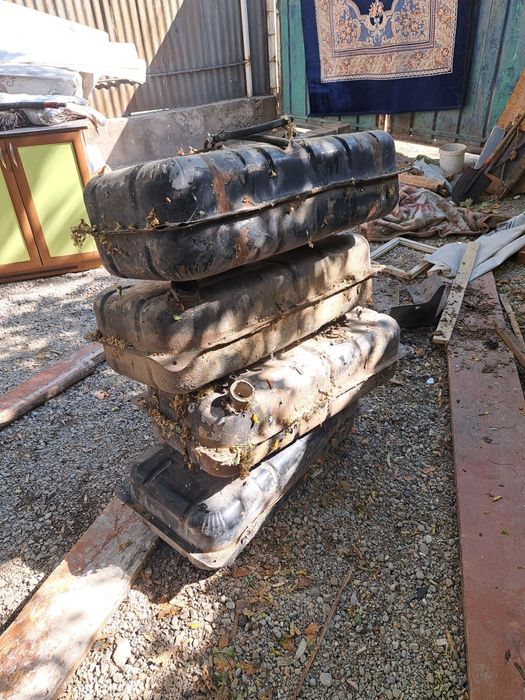 Продам бензо бак для газели