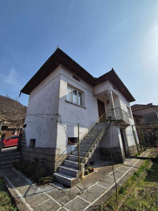 Къща в Тетевенски Балкан / с.Гложене/ !