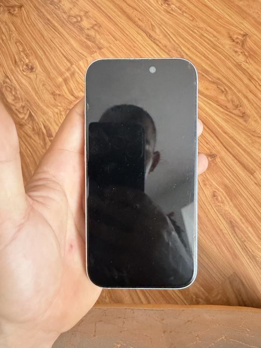 Vând Iphone 15 ( 77% sanatatea bateriei )