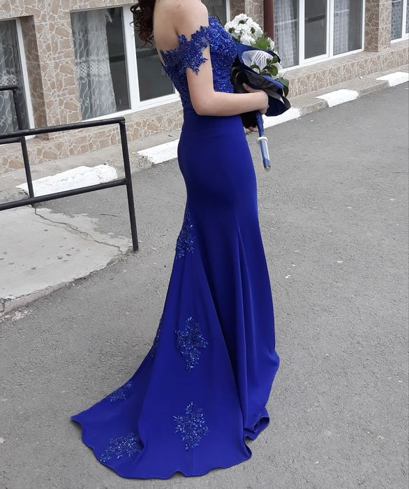 Офитциална рокля