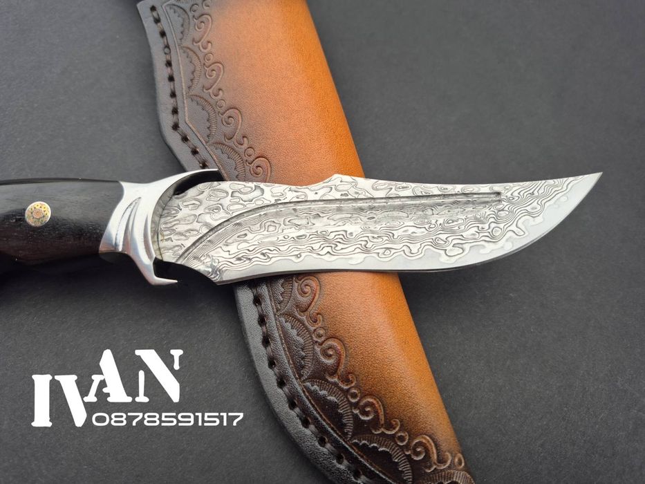 Японски ловен нож от дамаска стомана и сърцевина VG10 с кожена кания