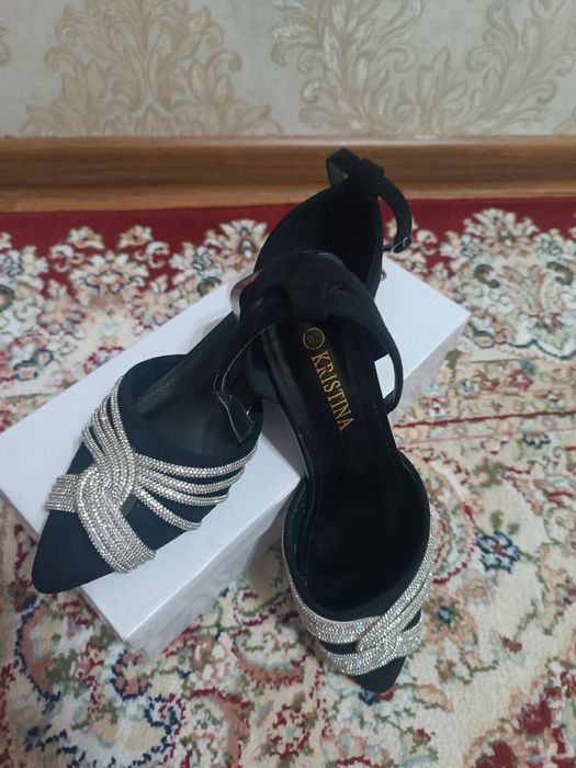 Ayollar tuflisi, poshnali