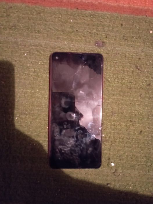 Продам телефон срочно