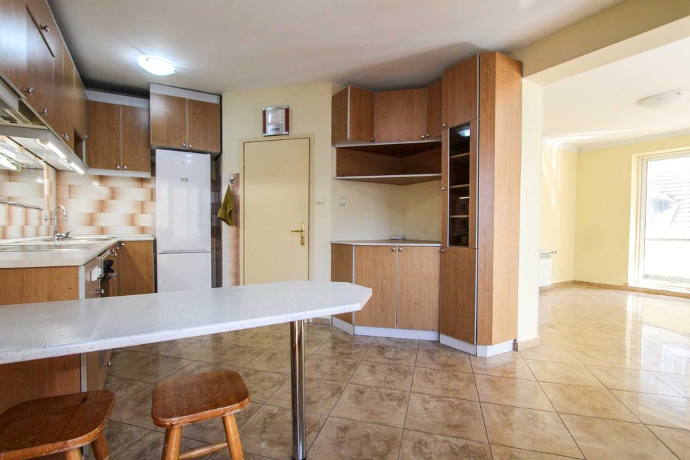 Дава се под наем Многостаен апартамент в София, Оборище - 146 кв.м за 1425.96 € - Снимка #4