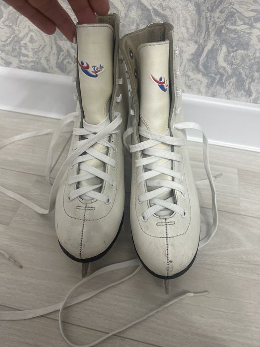 Коньки женскиие