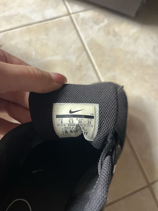 найк маратонки черни