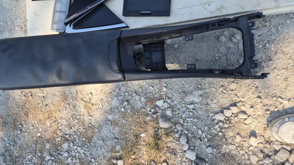 Интериор с Подлакътник за Тойота Авенсис Т27  2008- 2012г