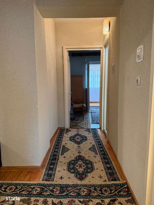 Apartament 4 camere + 2 balcoane, Zona Casa Cărții, etaj intermediar