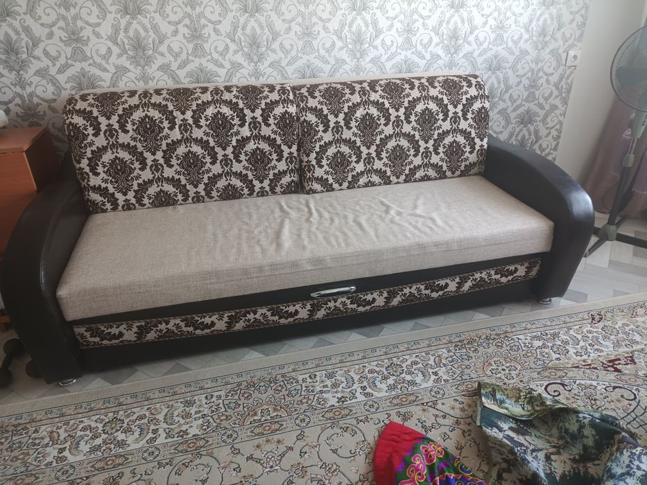 Продается Диван в хорошем состояние