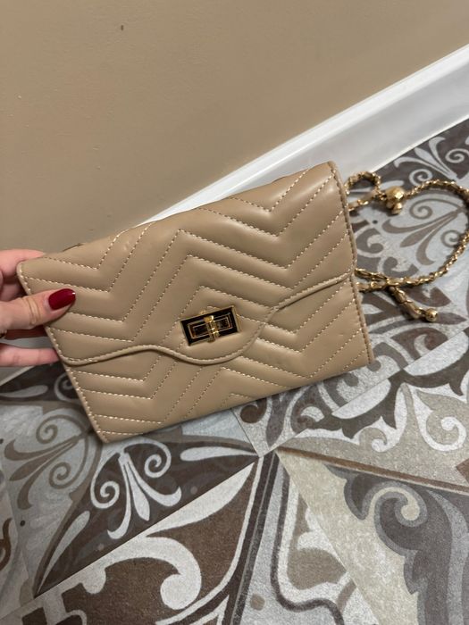 Дамска чанта в ново състояние