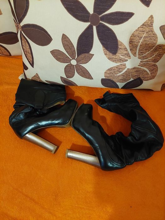 Pantofi/ încălțăminte aproape nouă