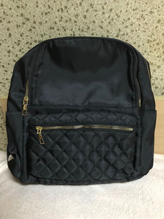 Нова черна раница