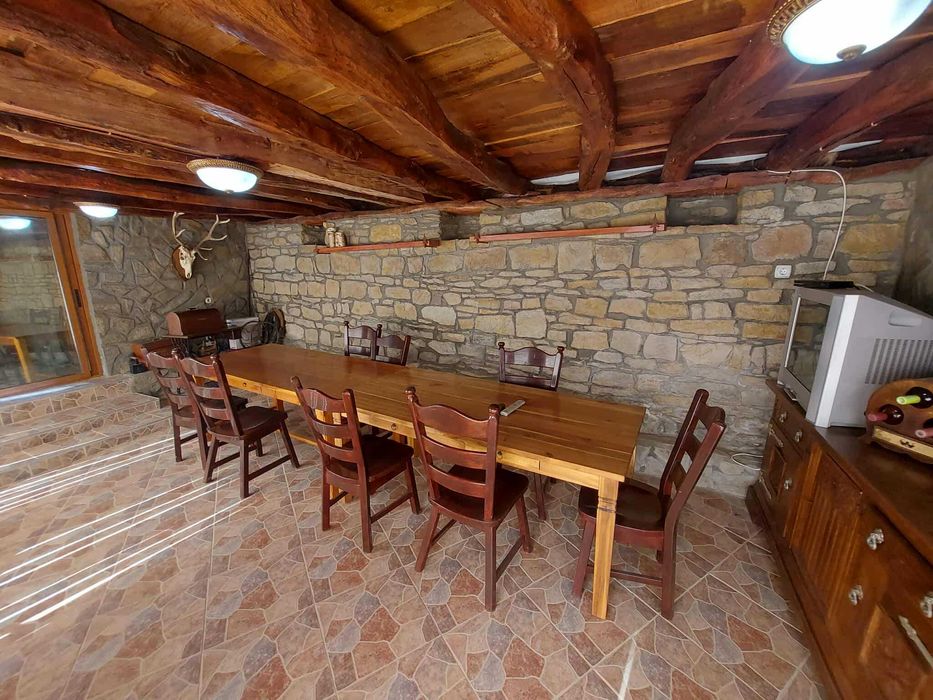 Двуетажна къща, с. Момино