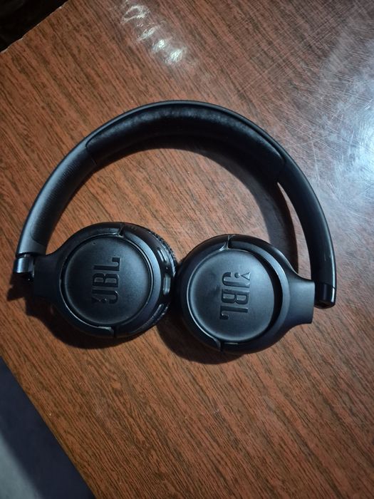 Продам наушники JBL
