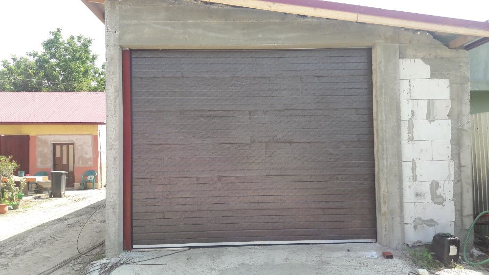 Usa de garaj sectionala izolata de la XPT DOORS 2500L/2000H