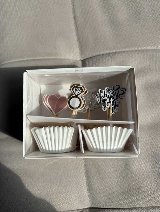 Аксесоари за моминско парти - очила, лампички с щипки за снимки и др.