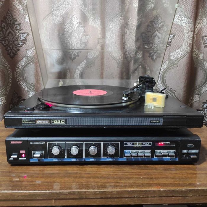 Музыкальный центр Вега.