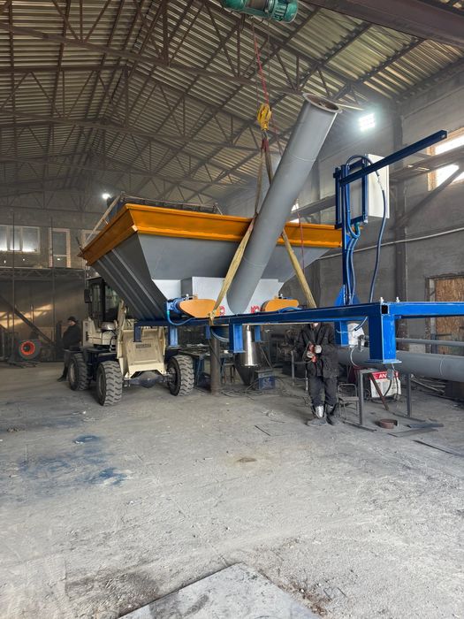 Шнековый  загрузчик вагонов с бункером